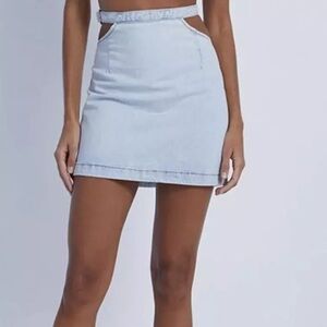 WE WORE WHAT Light Wash Fall Denim Mini Skirt Cut Out Trending NWT $69 XS Small